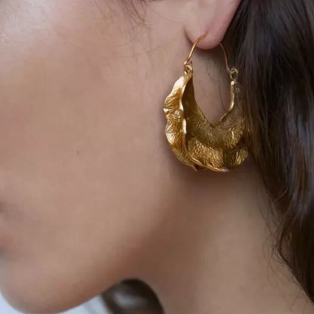✨3for$38 New Zara Textured Metal Crescent Gold Hoop Earrings - Picture 10 of 14